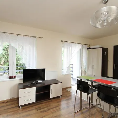 Ekonomiczne- Male Goscinne Dask ホームステイ ウェバ